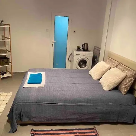 Студио Със Самостоятелен Вход В Центъра На Града И До Морето Apartment *