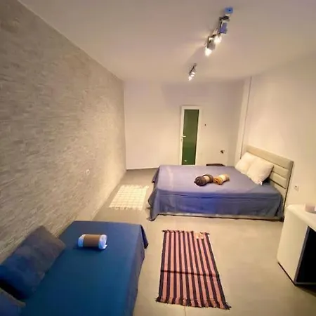 Студио Със Самостоятелен Вход В Центъра На Града И До Морето Apartment Burgas