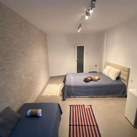 Студио Със Самостоятелен Вход В Центъра На Града И До Морето Apartament
